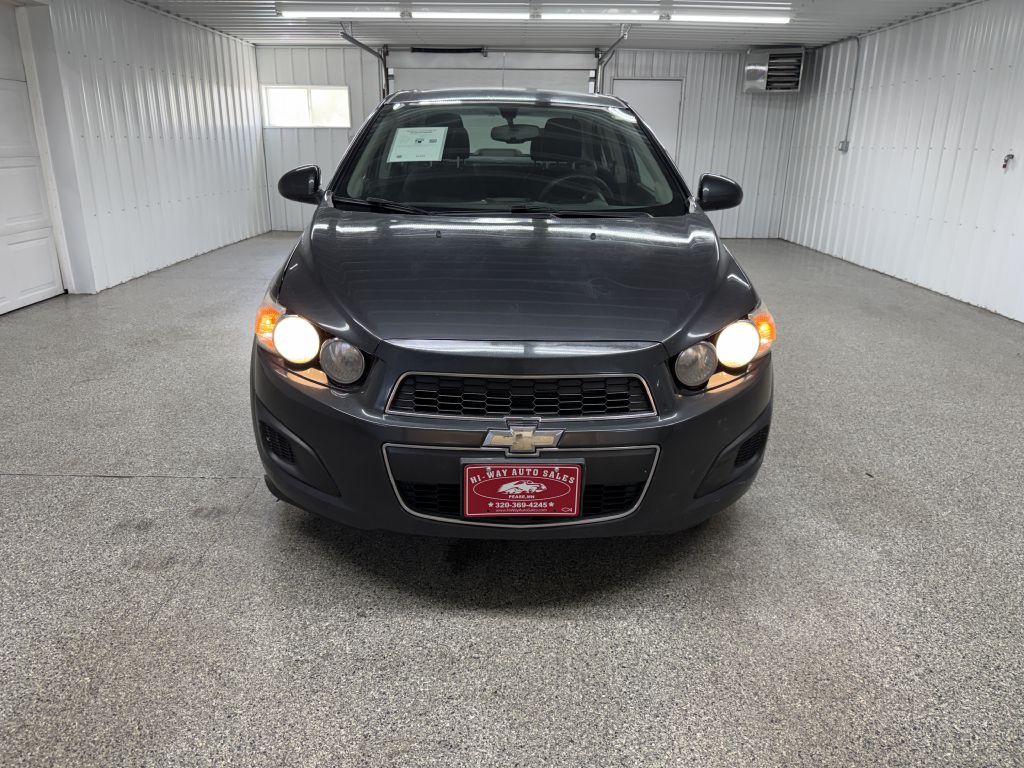 2015 Chevrolet Sonic Image 2