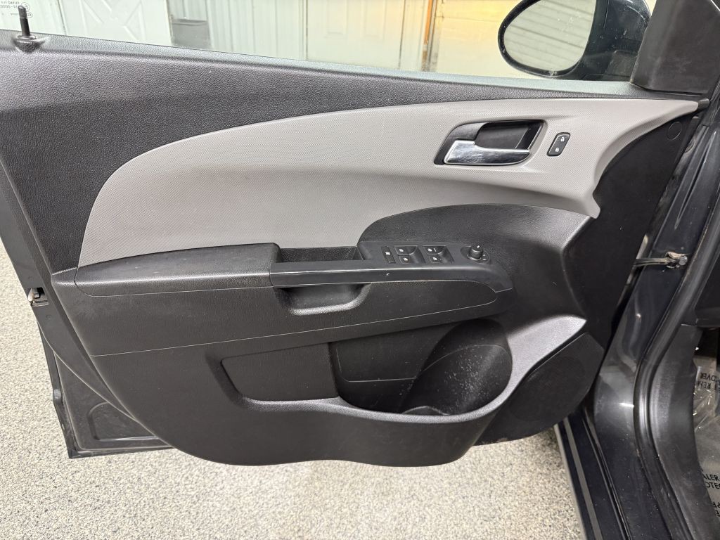 2015 Chevrolet Sonic Image 17