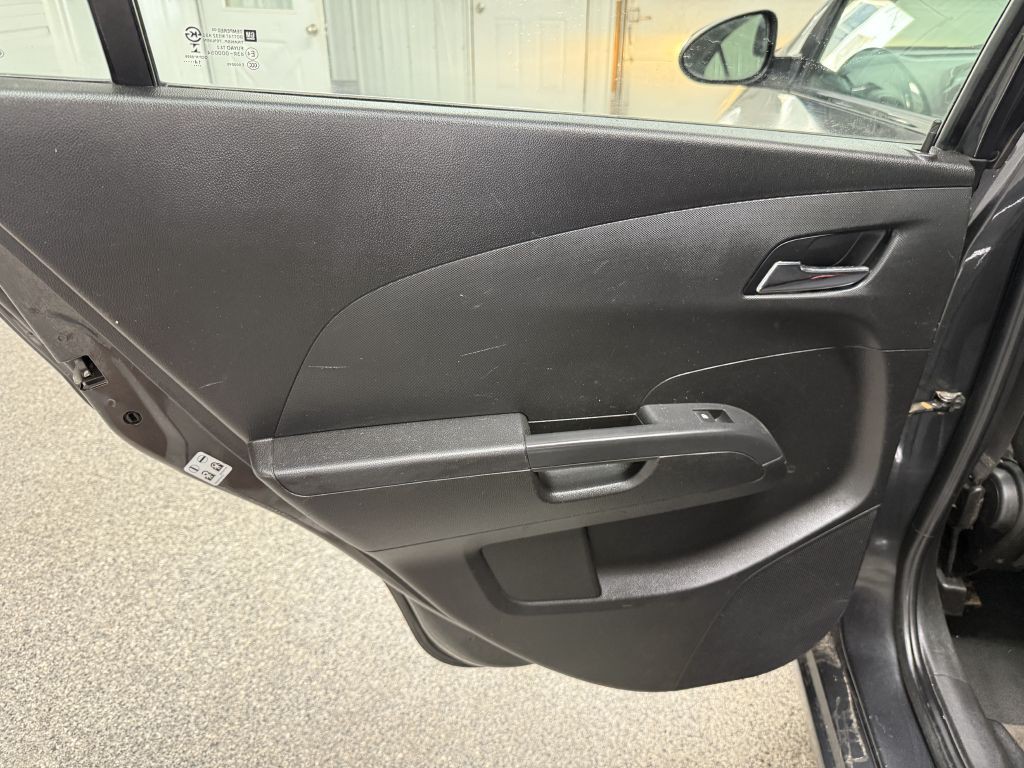 2015 Chevrolet Sonic Image 20