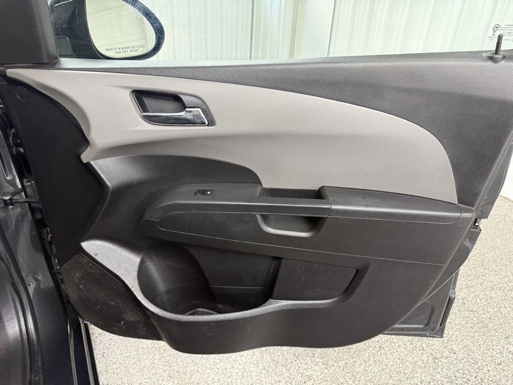 2015 Chevrolet Sonic Image 27
