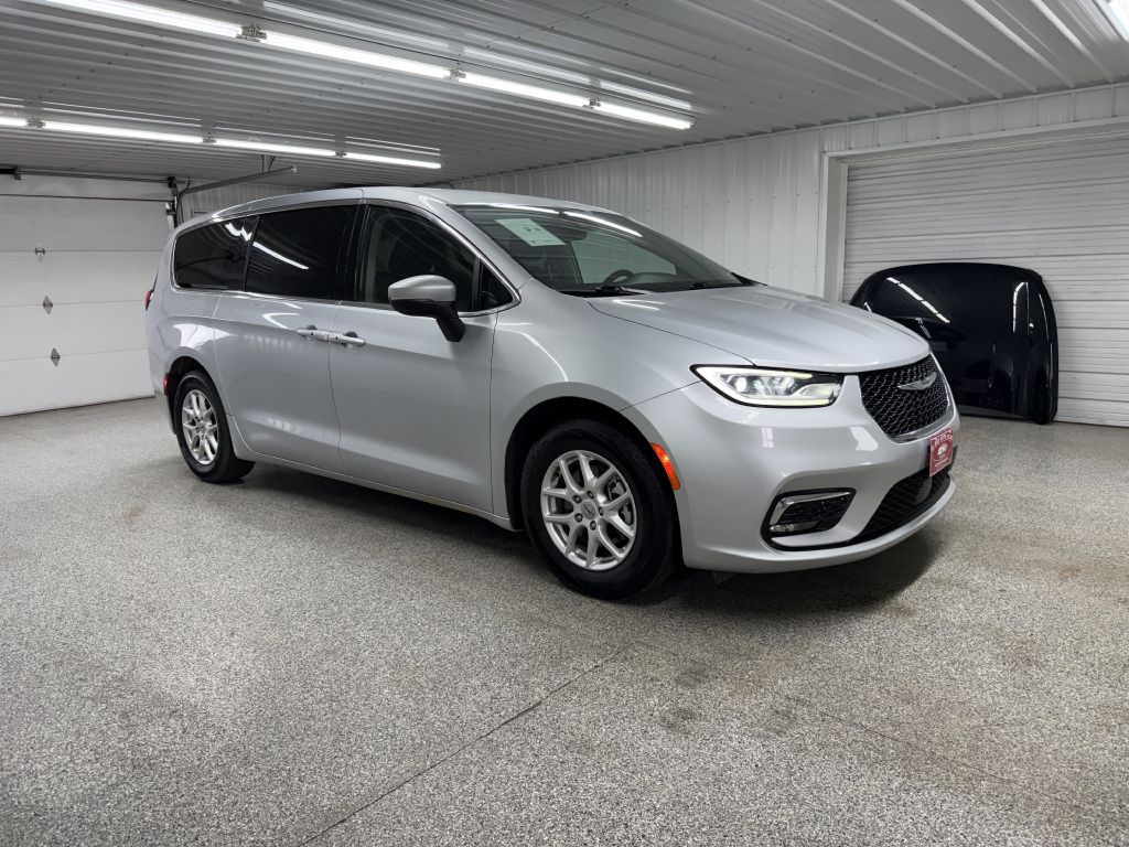 2023 Chrysler Pacifica Image 1
