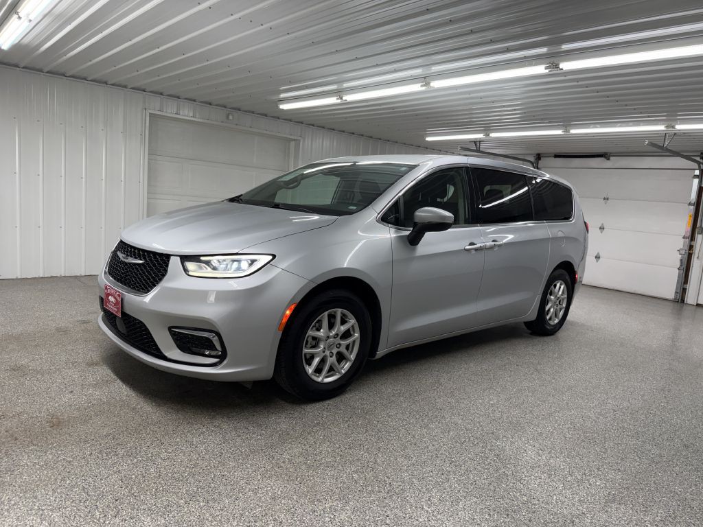2023 Chrysler Pacifica Image 3