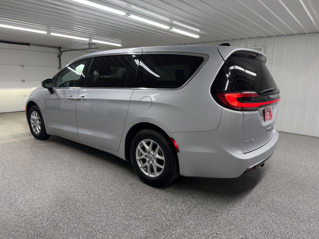 2023 Chrysler Pacifica Image 4