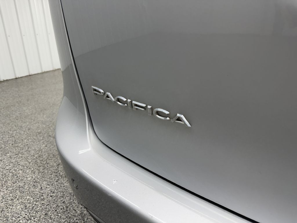 2023 Chrysler Pacifica Image 8