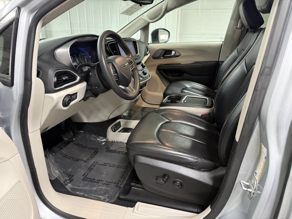 2023 Chrysler Pacifica Image 9