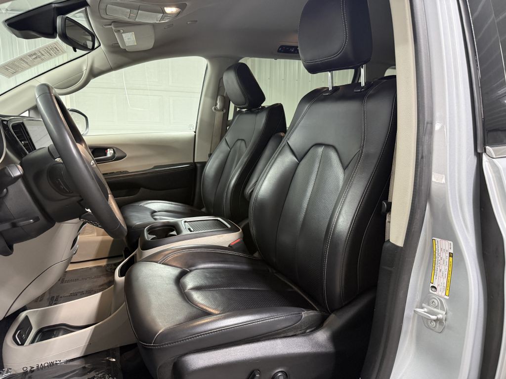 2023 Chrysler Pacifica Image 10