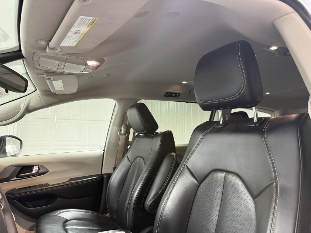 2023 Chrysler Pacifica Image 11