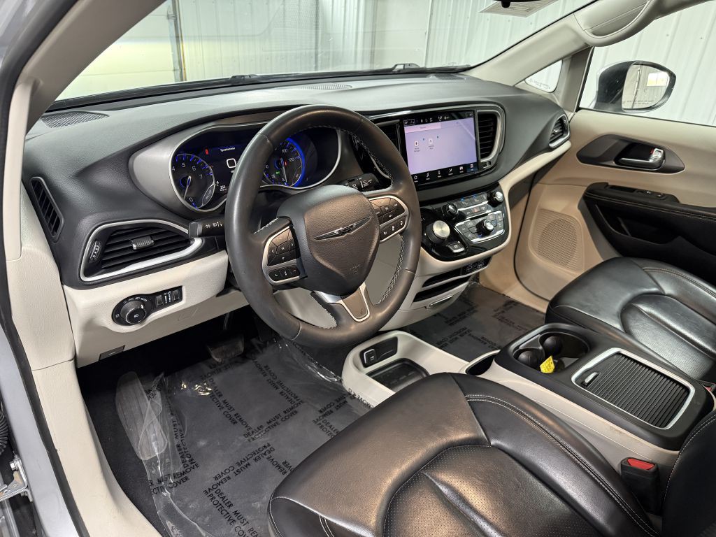 2023 Chrysler Pacifica Image 13