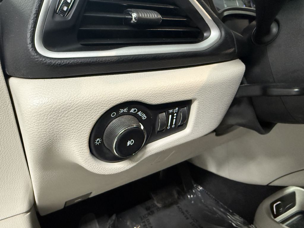2023 Chrysler Pacifica Image 14