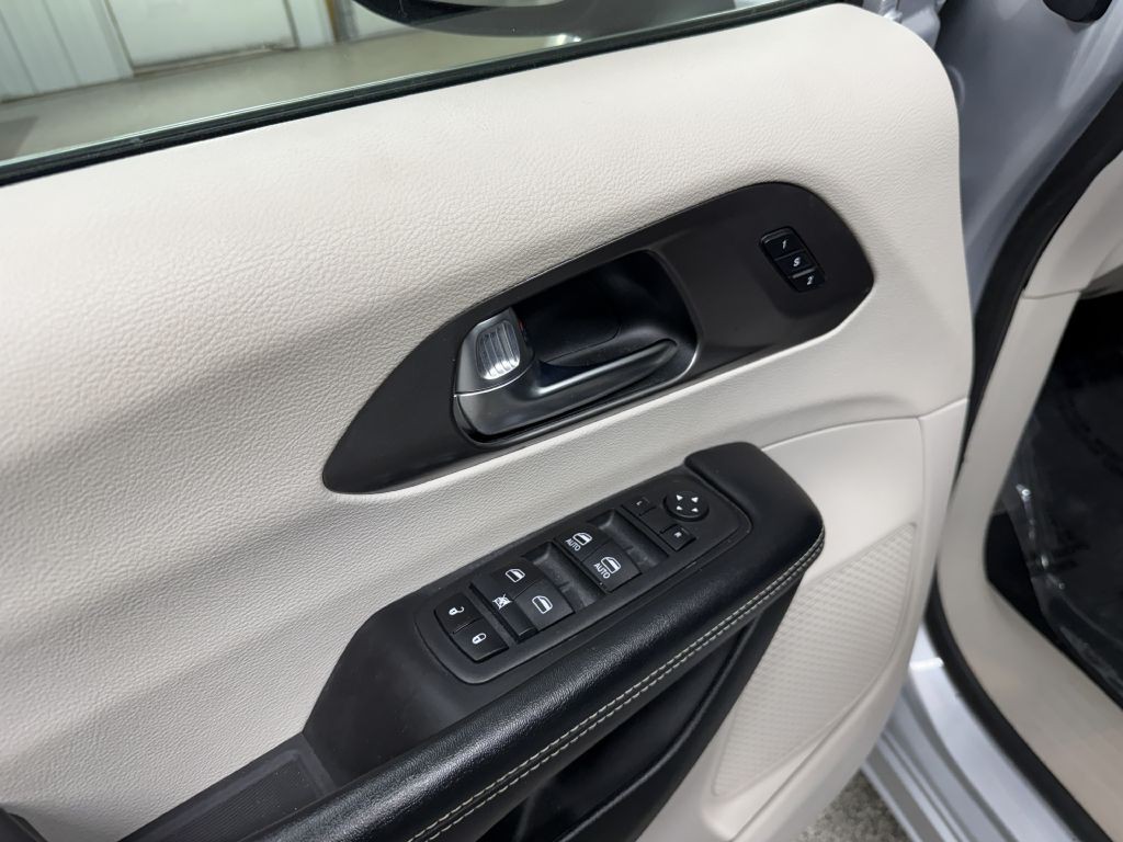 2023 Chrysler Pacifica Image 25