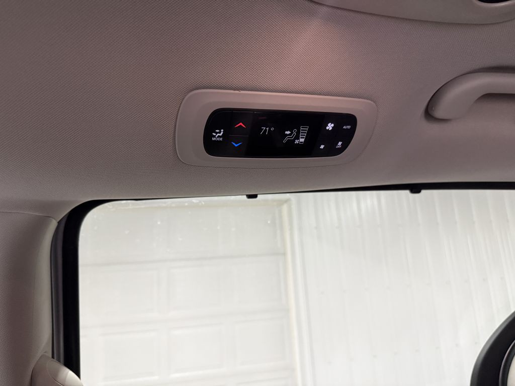 2023 Chrysler Pacifica Image 28