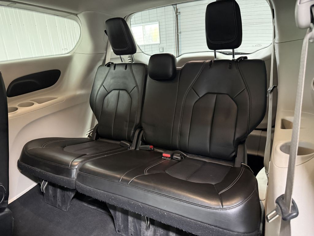 2023 Chrysler Pacifica Image 30