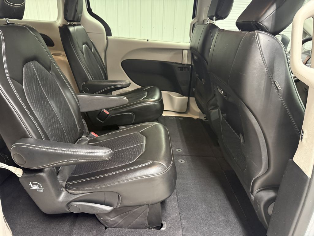 2023 Chrysler Pacifica Image 37