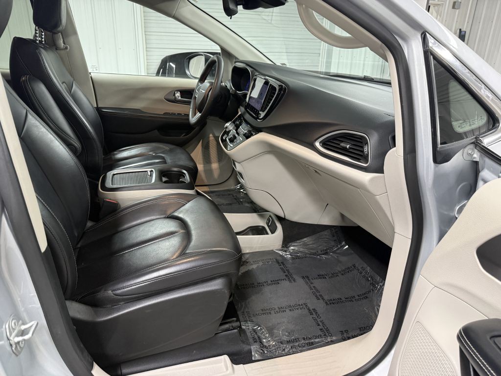 2023 Chrysler Pacifica Image 39