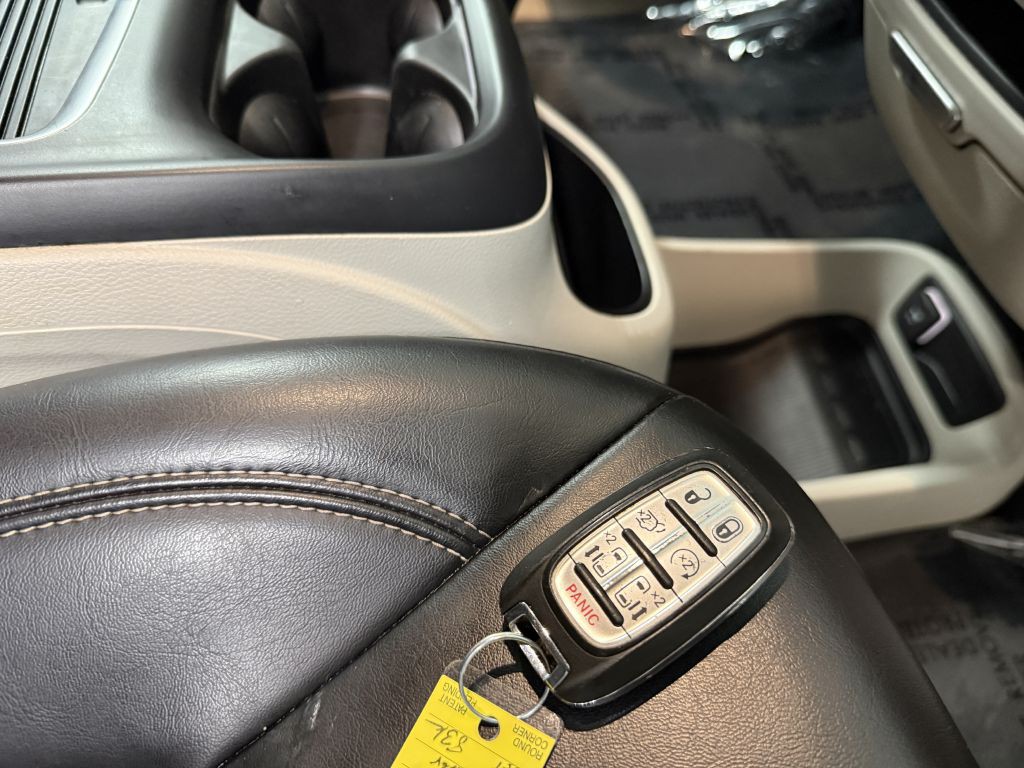 2023 Chrysler Pacifica Image 42