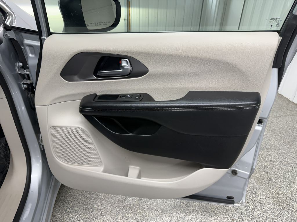 2023 Chrysler Pacifica Image 43