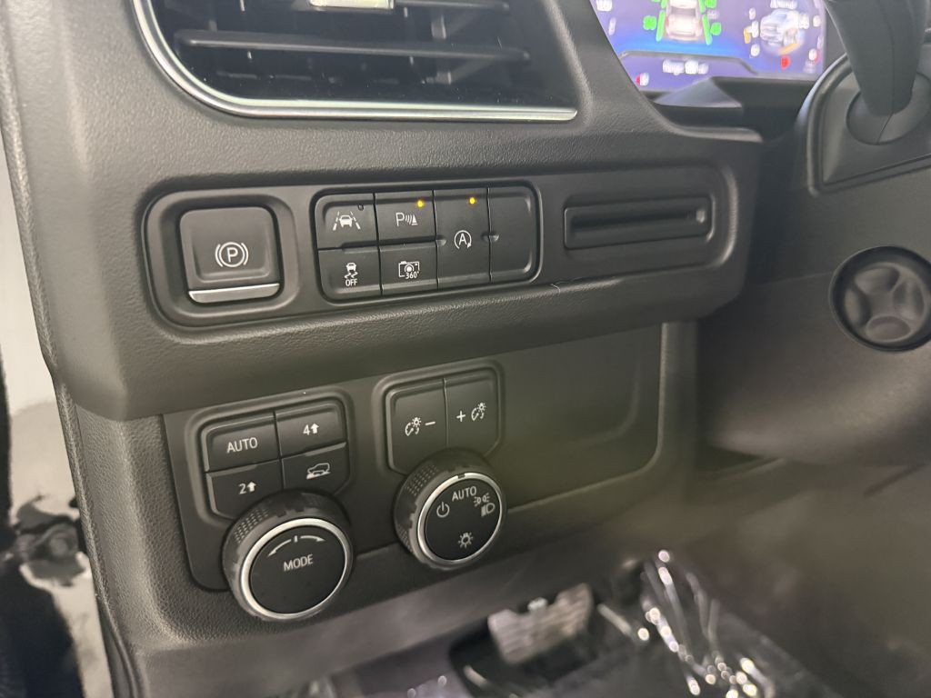 2023 Chevrolet Suburban Image 18