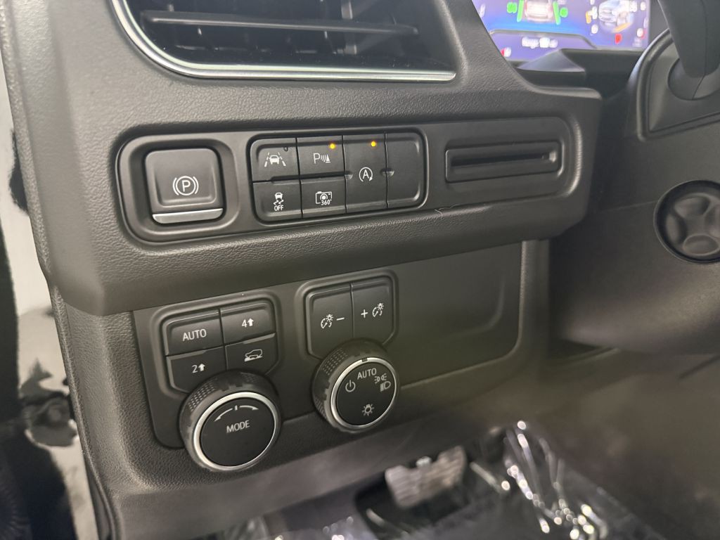 2023 Chevrolet Suburban Image 20