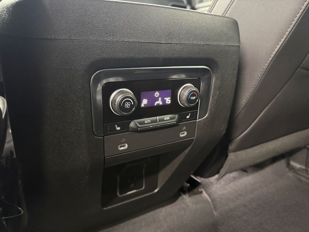 2023 Chevrolet Suburban Image 38