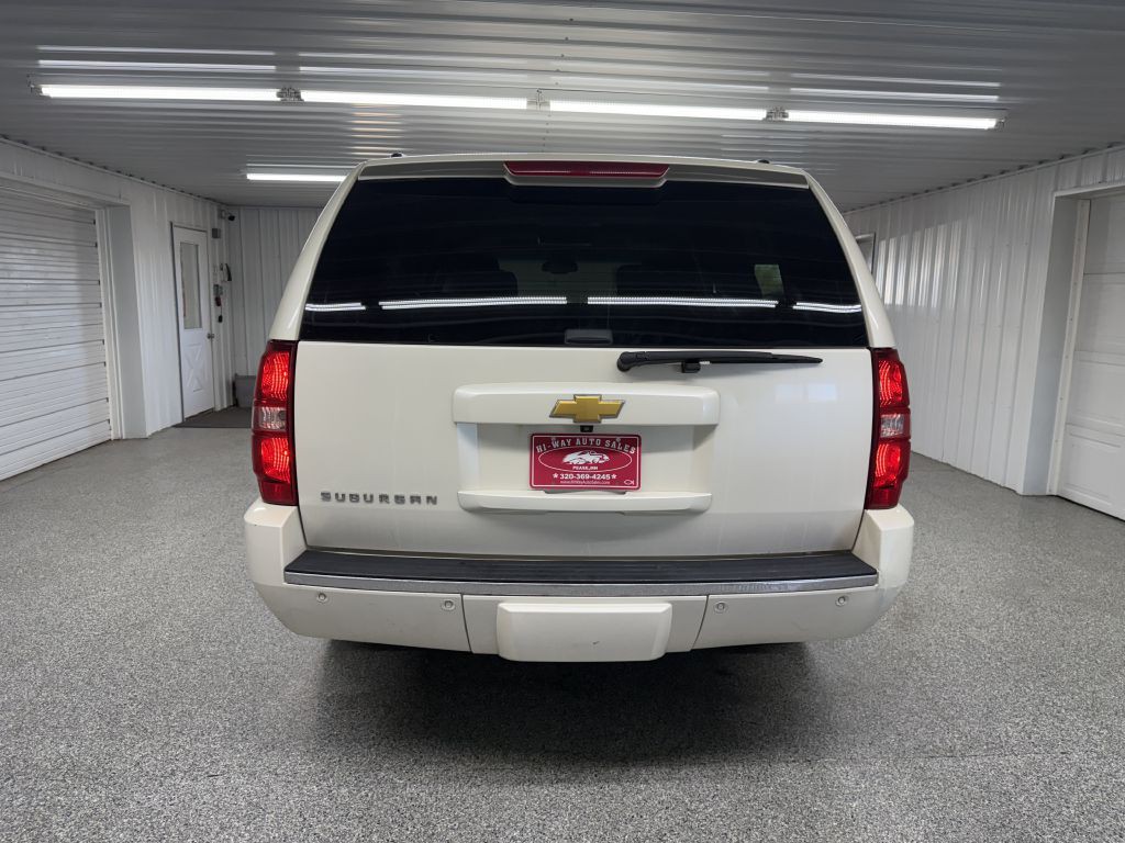 2014 Chevrolet Suburban Image 6