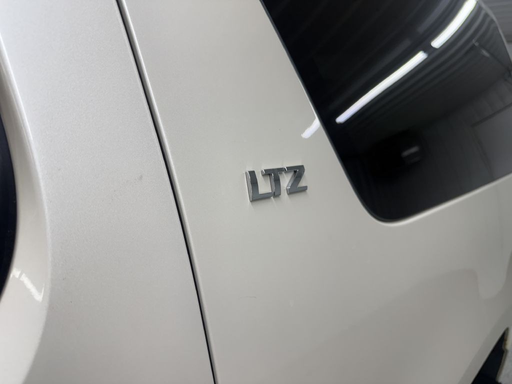 2014 Chevrolet Suburban Image 9