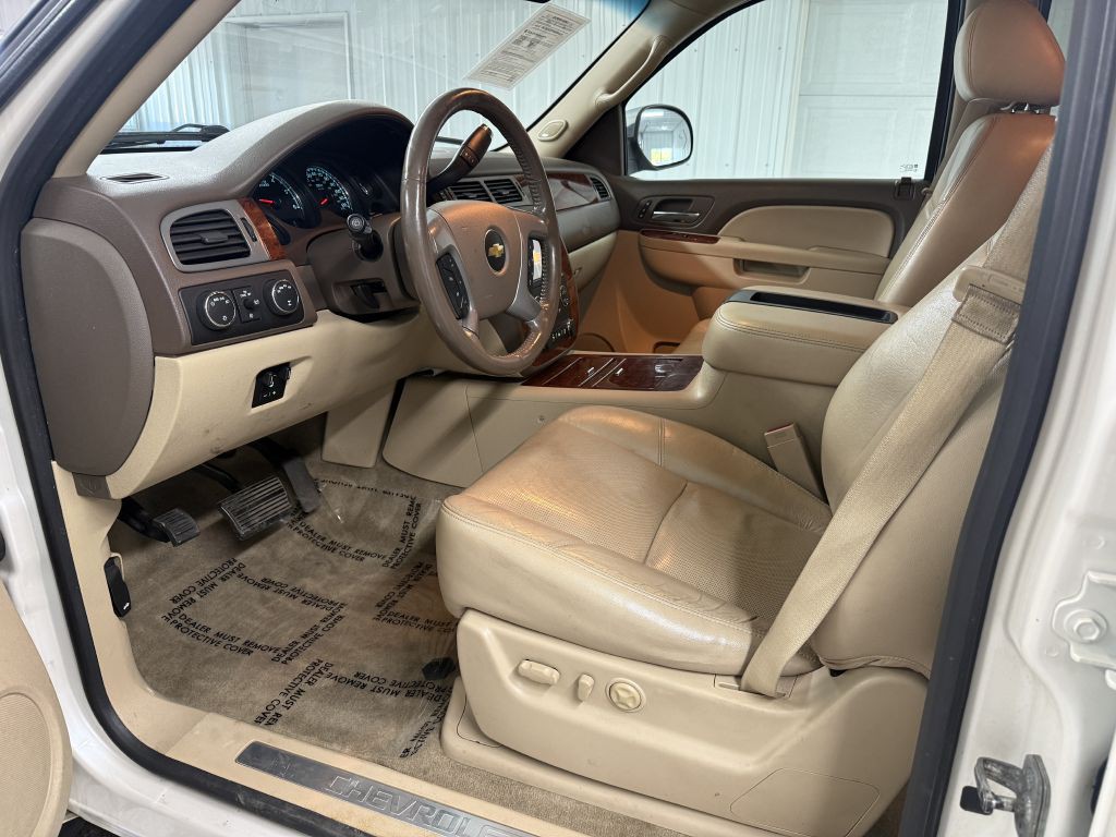2014 Chevrolet Suburban Image 10