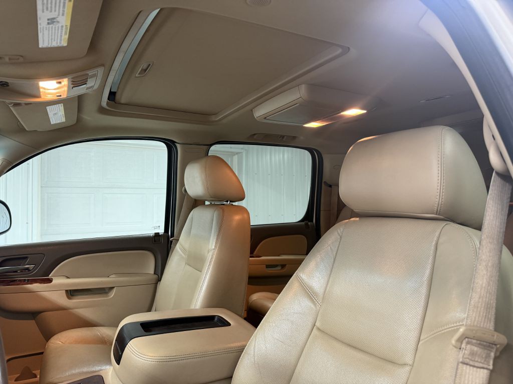 2014 Chevrolet Suburban Image 11