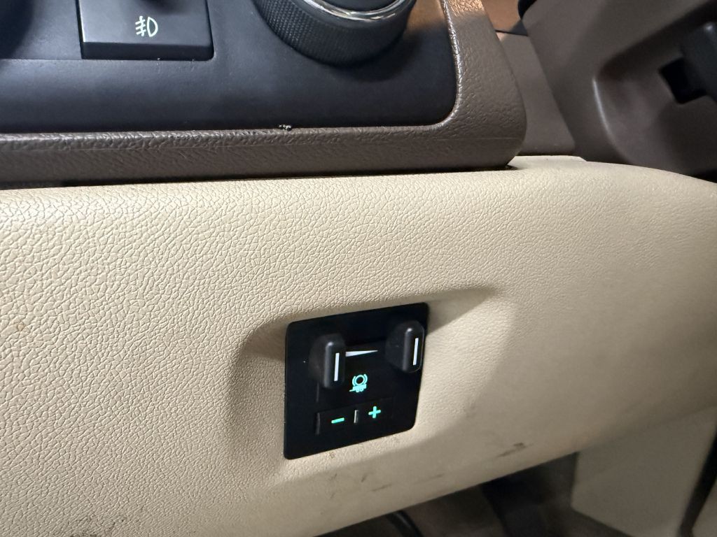 2014 Chevrolet Suburban Image 15