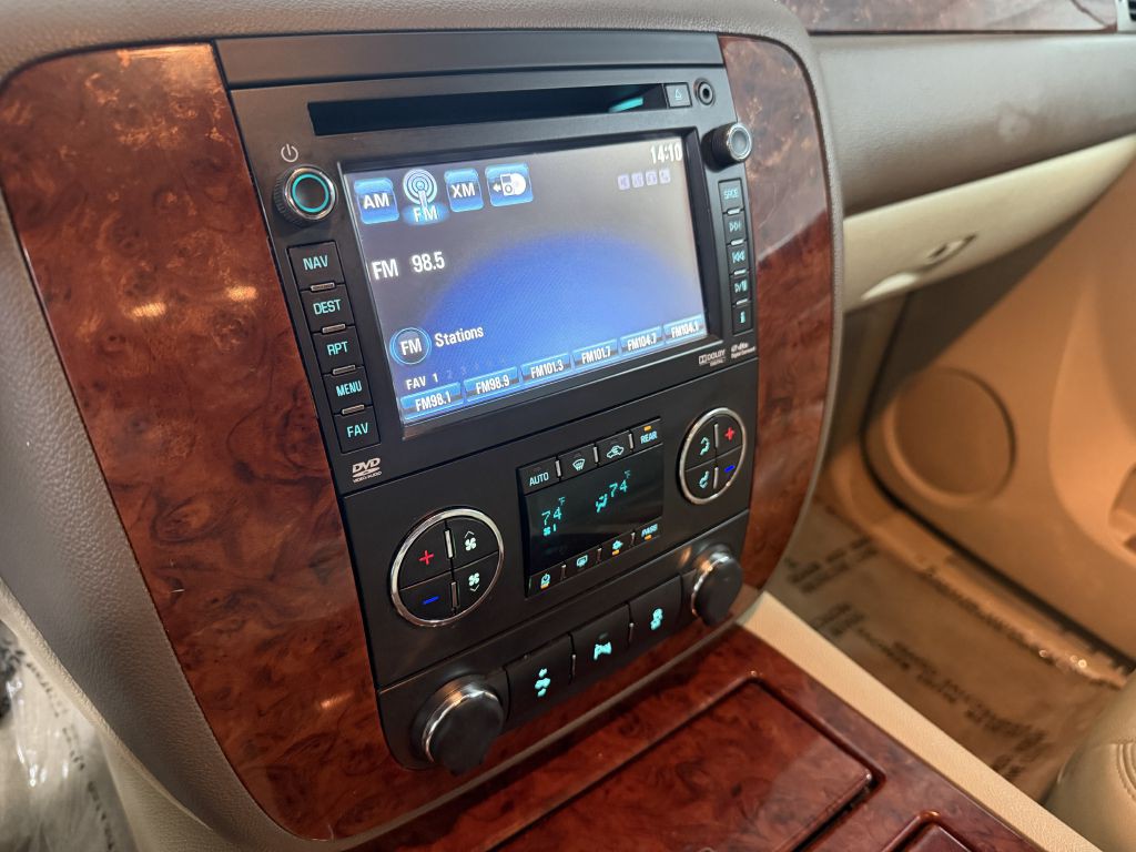 2014 Chevrolet Suburban Image 17