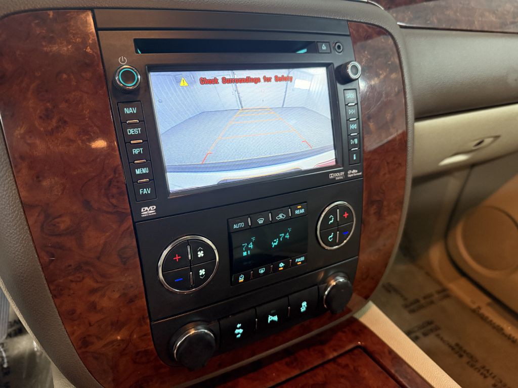 2014 Chevrolet Suburban Image 18