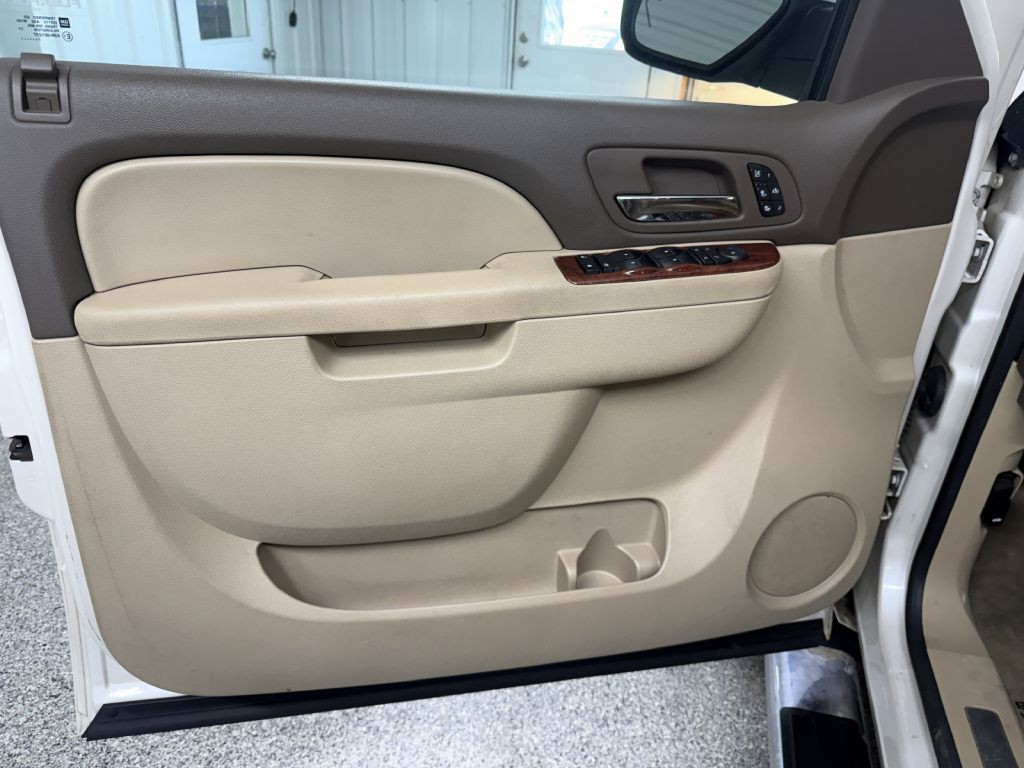 2014 Chevrolet Suburban Image 19