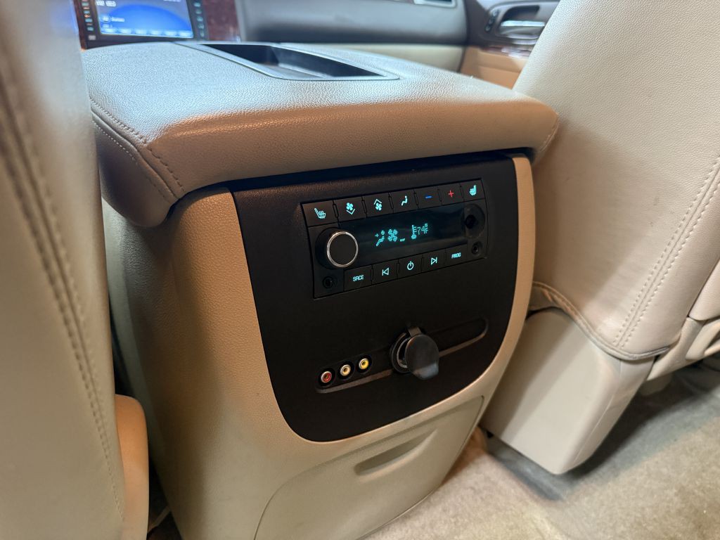 2014 Chevrolet Suburban Image 24