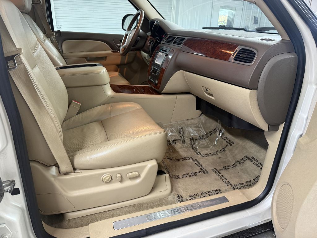 2014 Chevrolet Suburban Image 32