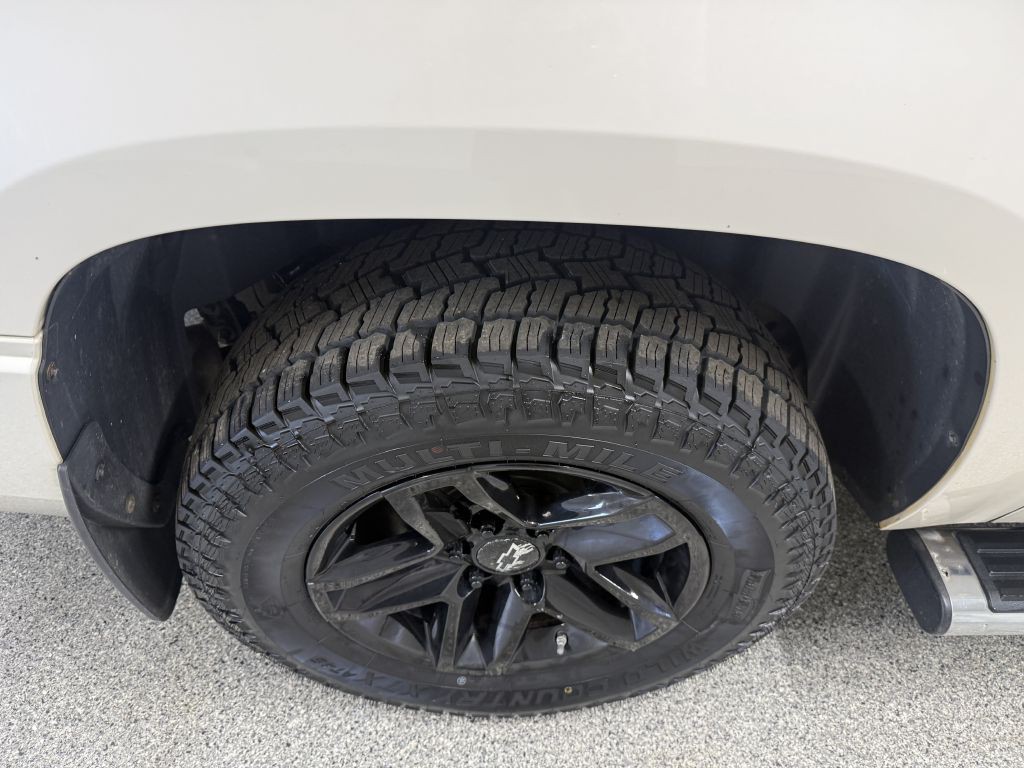 2014 Chevrolet Suburban Image 41