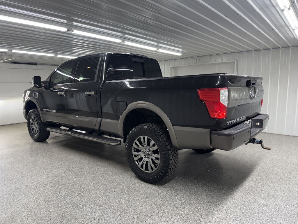 2016 Nissan Titan Image 4