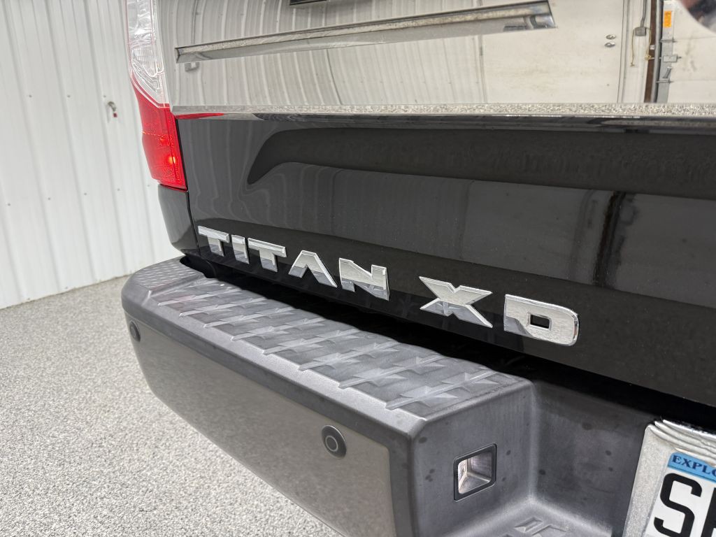 2016 Nissan Titan Image 8