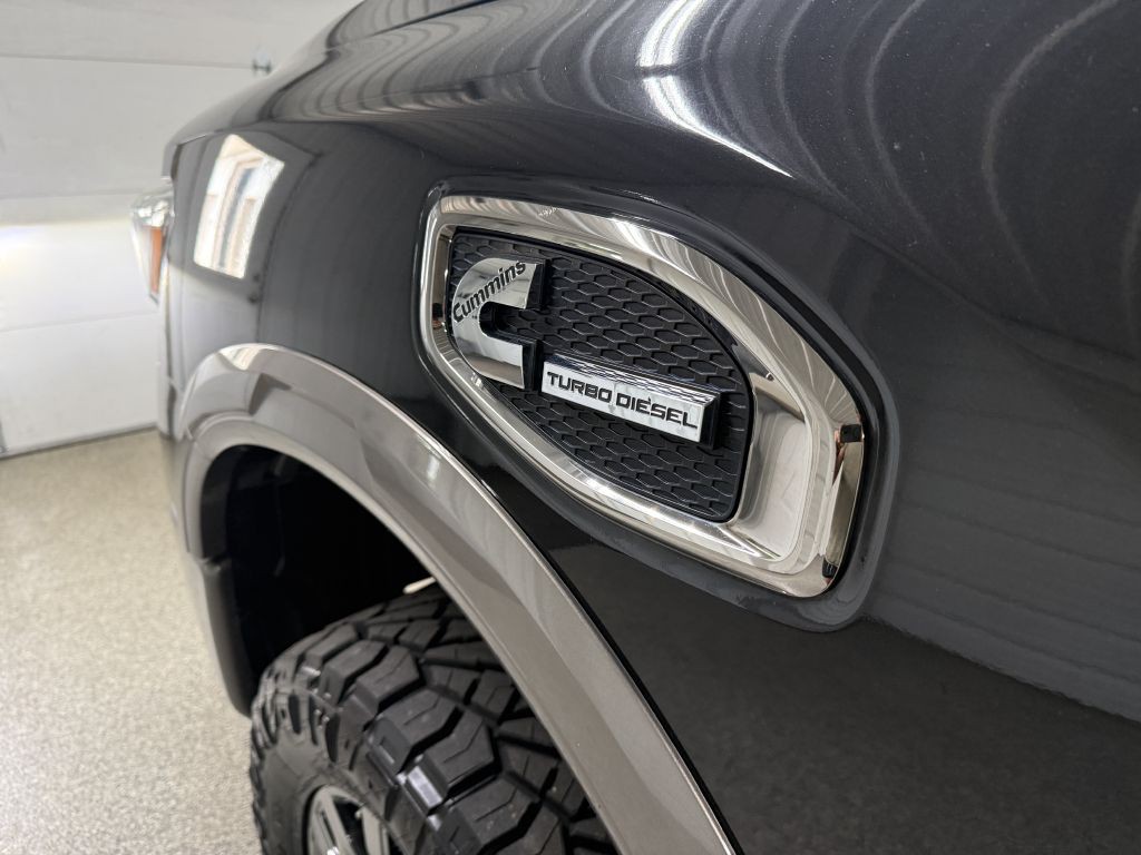 2016 Nissan Titan Image 11