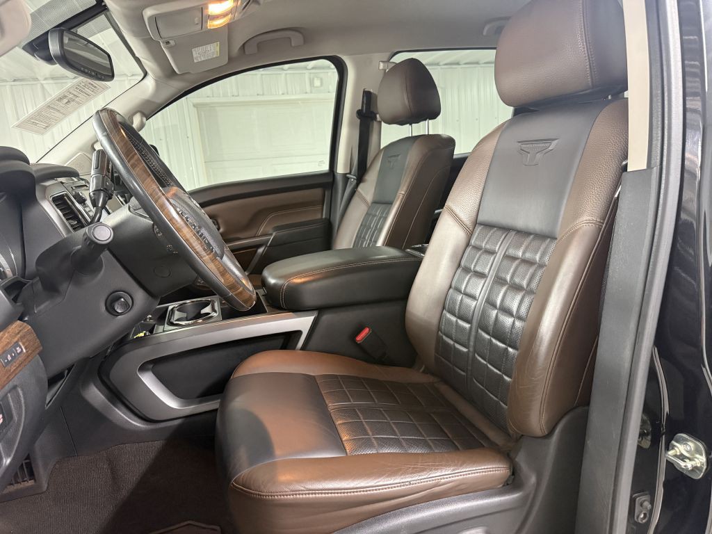 2016 Nissan Titan Image 12