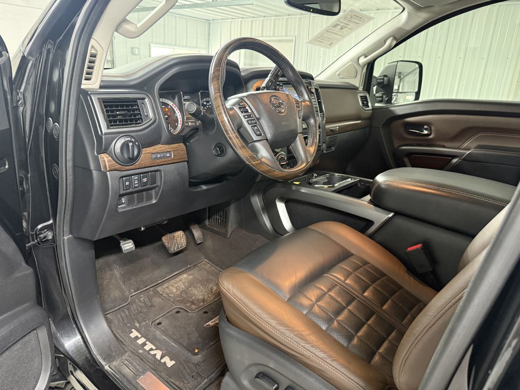 2016 Nissan Titan Image 13
