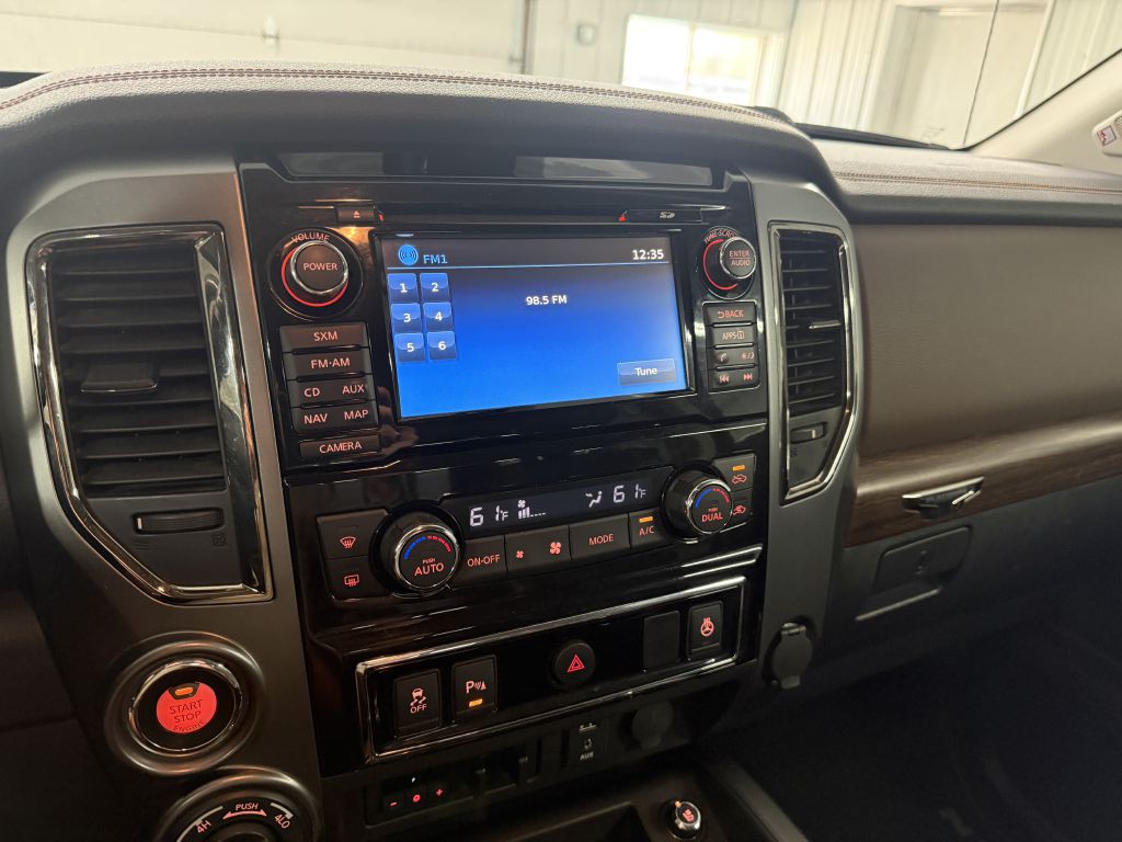 2016 Nissan Titan Image 16