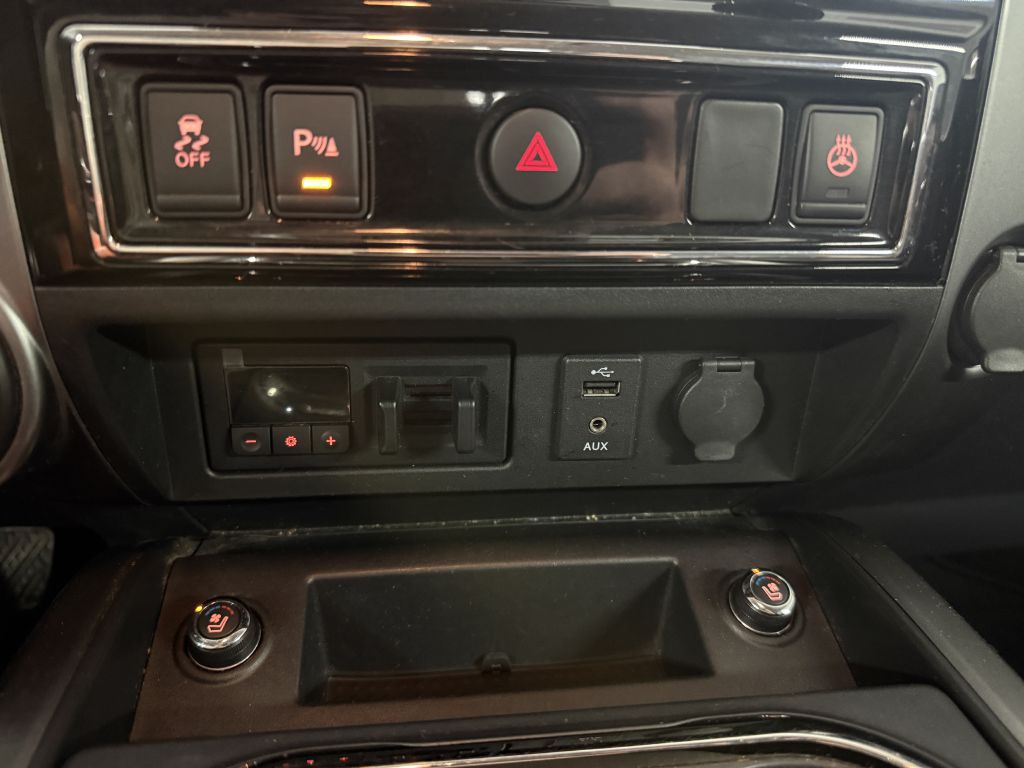 2016 Nissan Titan Image 18