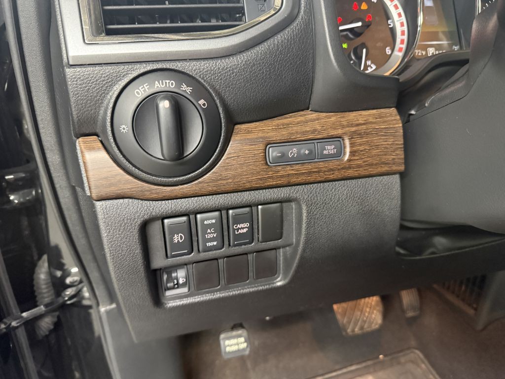 2016 Nissan Titan Image 19