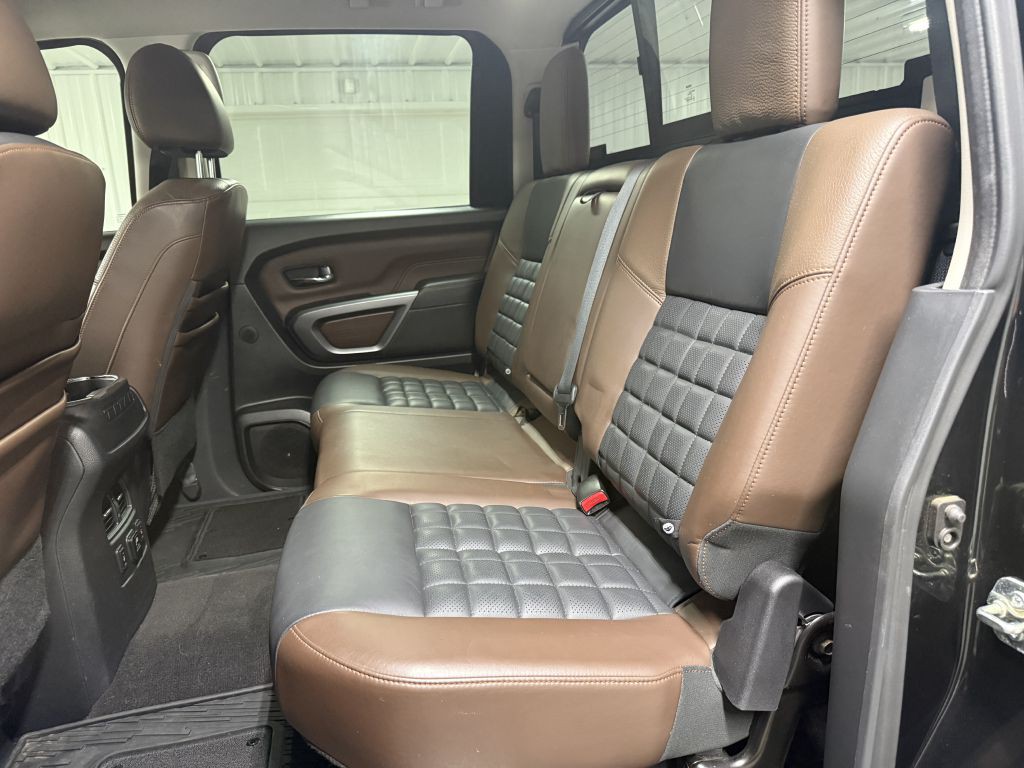 2016 Nissan Titan Image 26