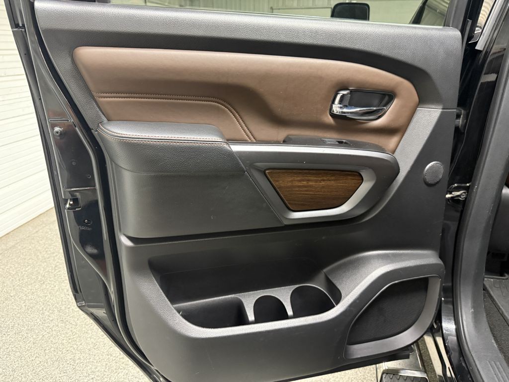 2016 Nissan Titan Image 28