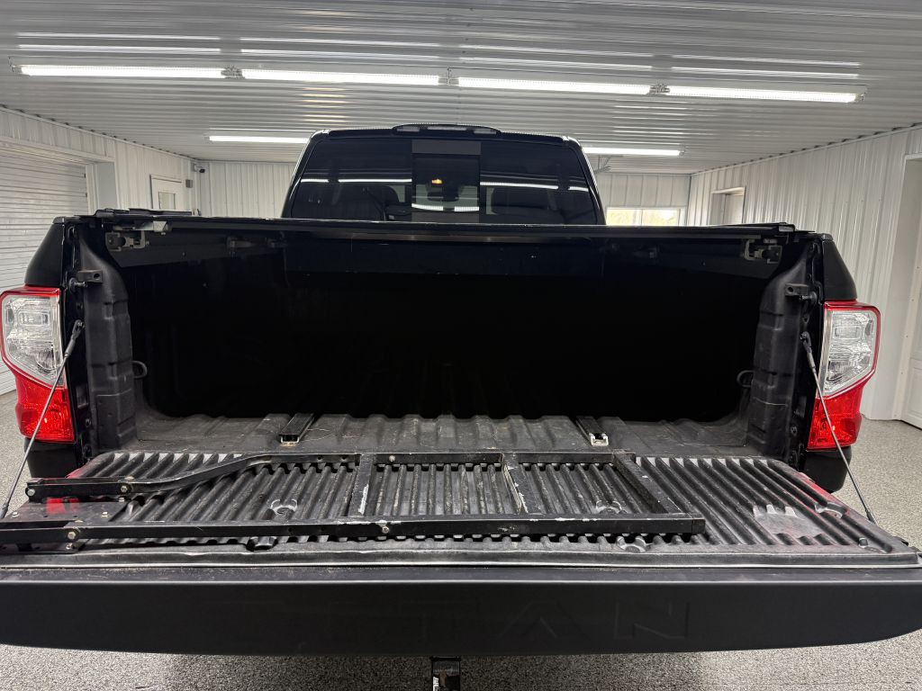 2016 Nissan Titan Image 30