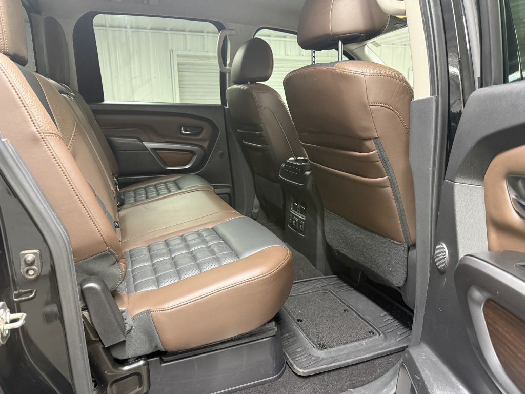 2016 Nissan Titan Image 32