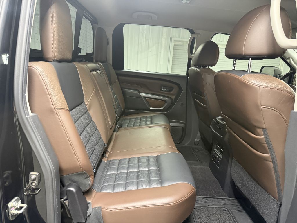 2016 Nissan Titan Image 33