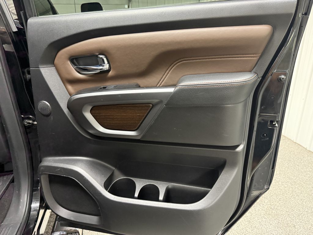 2016 Nissan Titan Image 34