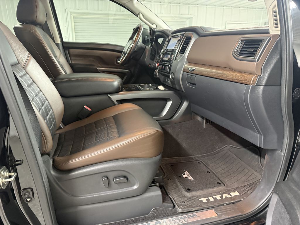 2016 Nissan Titan Image 35
