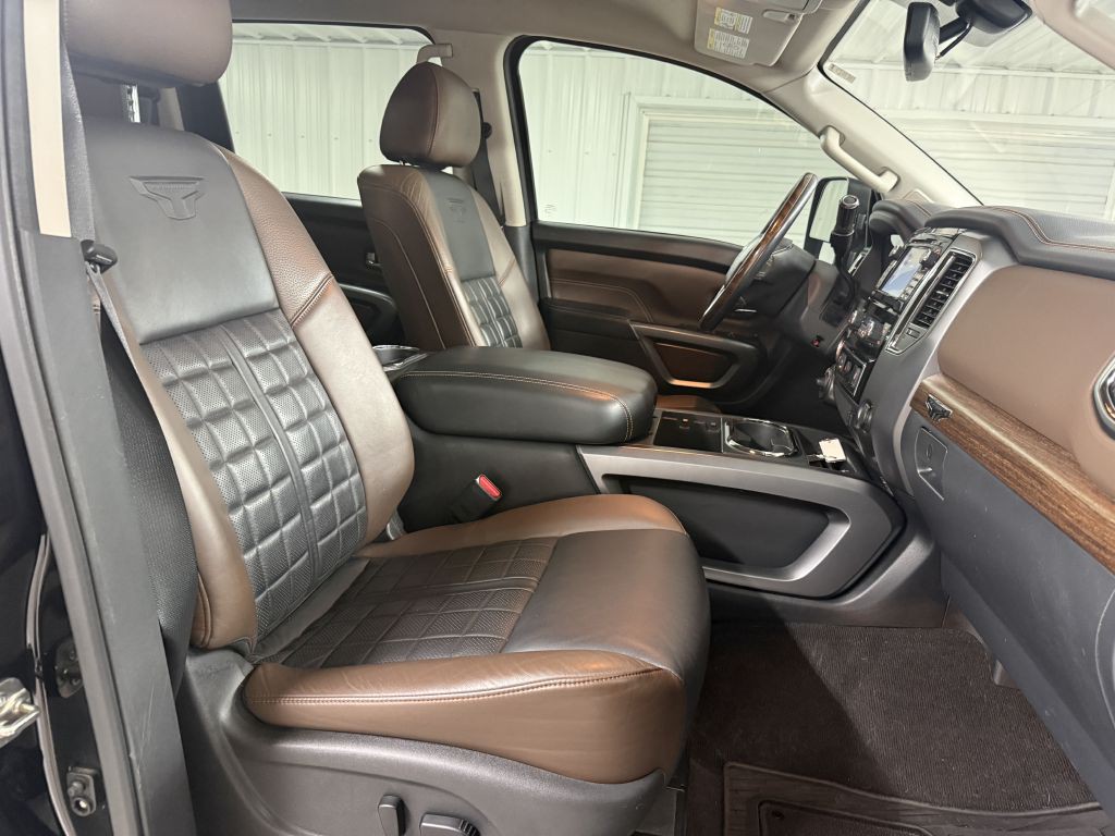 2016 Nissan Titan Image 36